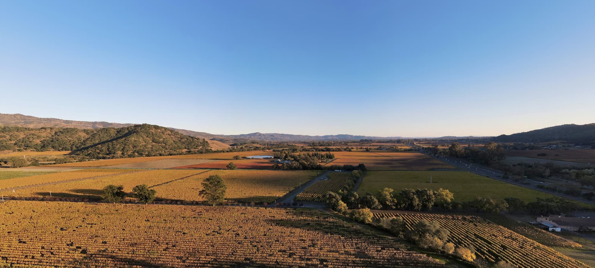 Tierras de cultivo del Valle Central y cielo abierto en el condado de Merced, California